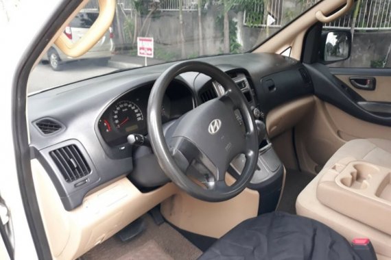 Sell White 2010 Hyundai Starex in Alegria 