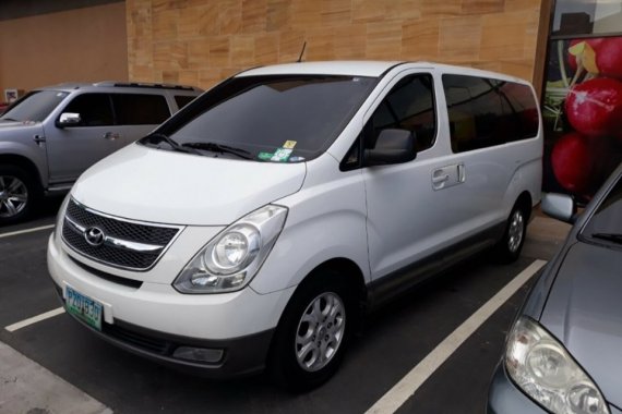 Sell White 2010 Hyundai Starex in Alegria 