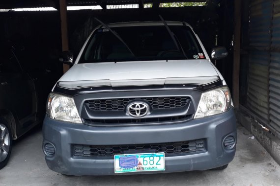 White Toyota Hilux 2010 for sale in Pasig 