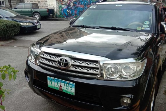 Black Toyota Fortuner 2010 for sale in Makati 