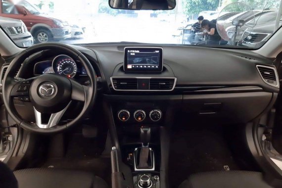 Selling 2016 Mazda 3 Hatchback in Makati 
