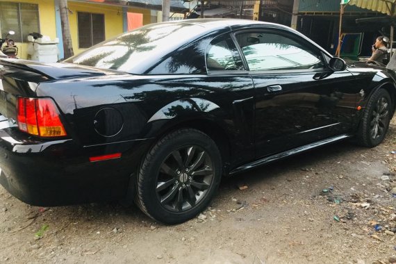 Black Ford Mustang 1999 at 50000 km for sale 