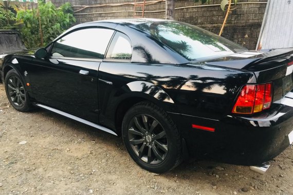 Black Ford Mustang 1999 at 50000 km for sale 