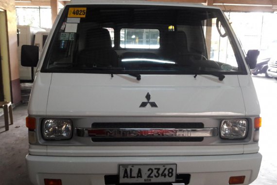 Sell White 2015 Mitsubishi L300 at 43000 km in Makati 
