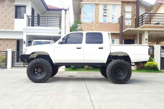 2000 Toyota Hilux for sale in San Fernando