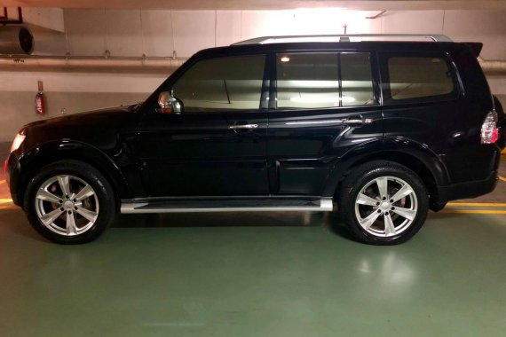 Sell Black 2010 Mitsubishi Pajero Diesel Automatic at 82000 km 