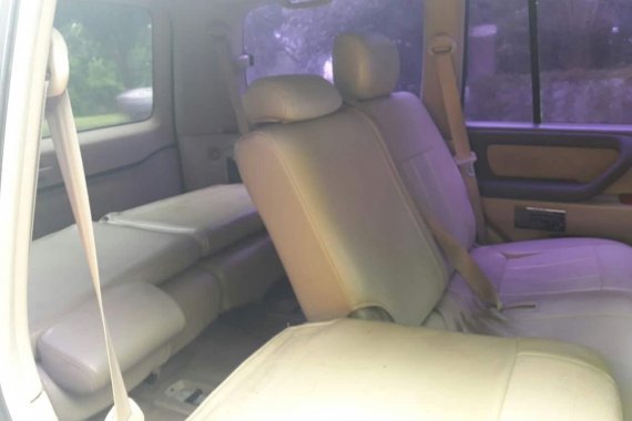 Sell White 2005 Toyota Land Cruiser Automatic Gasoline in Metro Manila 