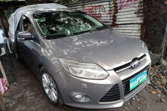 Selling Used Ford Focus 2013 Sedan at 50000 km 