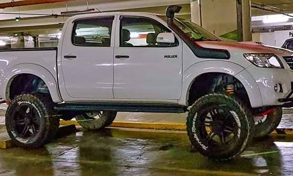 White Toyota Hilux 2010 Truck for sale in Manila 