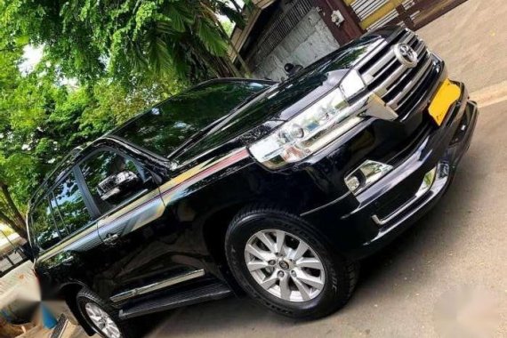 Selling Toyota Land Cruiser 2019 in Paranaque City