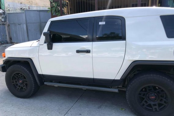 White 2015 Toyota Fj Cruiser at 34000 km for sale 