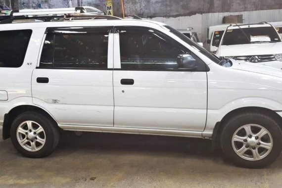 White 2017 Isuzu Crosswind Diesel Manual at 21000 km for sale 