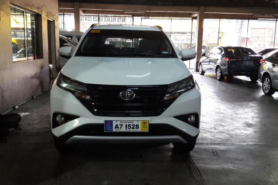 White 2018 Toyota Rush Automatic Gasoline for sale 