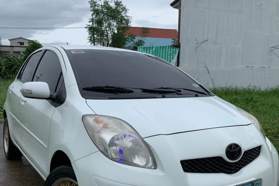 Selling White Toyota Yaris 2012 Automatic in Malolos 