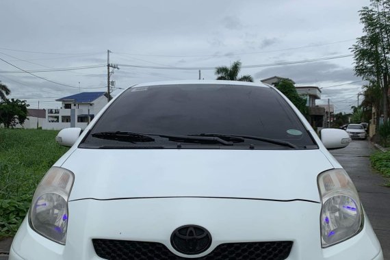 Selling White Toyota Yaris 2012 Automatic in Malolos 