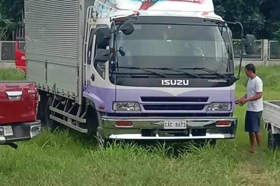 Used Isuzu Elf 2015 for sale in Batangas 