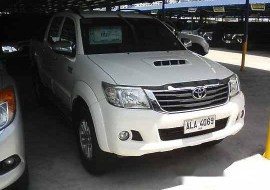 White Toyota Hilux 2015 at 35111 km for sale 