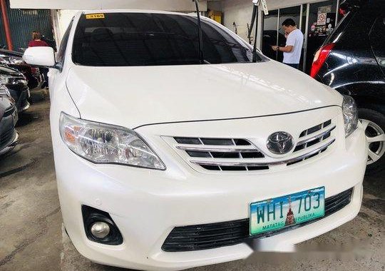 Sell White 2013 Toyota Corolla Altis at 52000 km