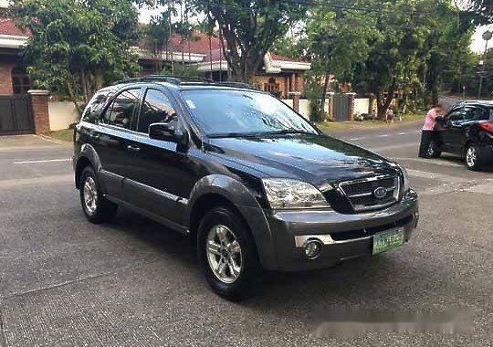 Black Kia Sorento 2004 at 90000 km for sale