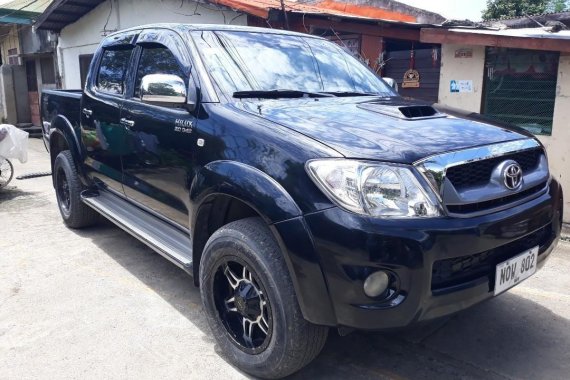 Black Toyota Hilux 2010 Truck for sale in Manila 