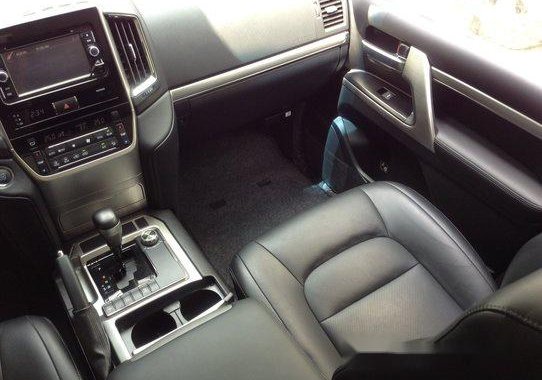 Selling White Toyota Land Cruiser 2016 in Quezon City