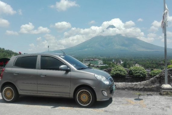 Grey Kia Picanto 2010 Hatchback at 86000 km for sale