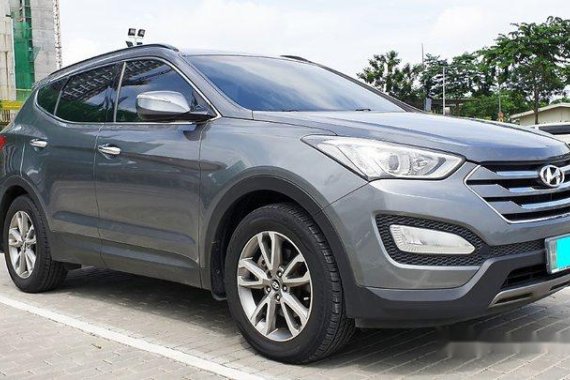Grey Hyundai Santa Fe 2013 at 50000 km for sale