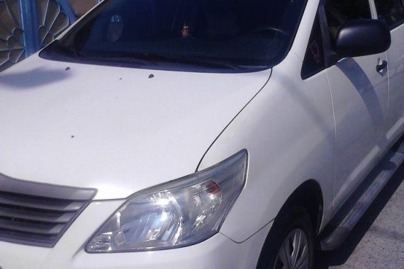 Sell White 2013 Toyota Innova in Bacoor 