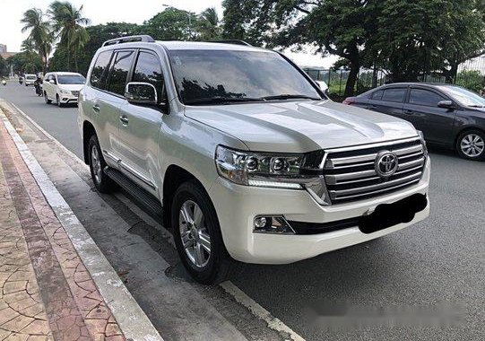 White Toyota Land Cruiser 2015 at 50000 km for sale 