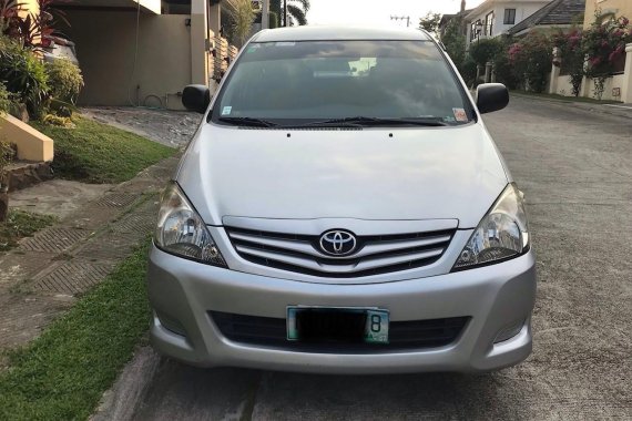 Selling Silver Toyota Innova 2009 in Muntinlupa 
