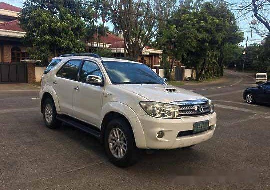 White Toyota Fortuner 2010 Automatic Diesel for sale