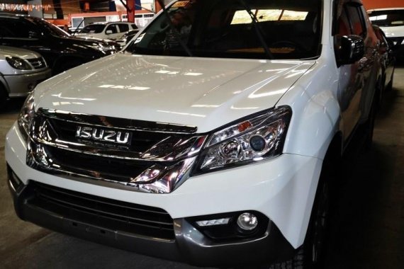 Selling White Isuzu Mu-X 2017 Automatic Diesel 