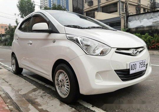 Sell White 2016 Hyundai Eon at 28000 km 