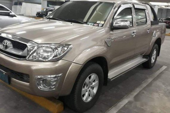 Selling Beige Toyota Hilux 2011 at 84000 km 