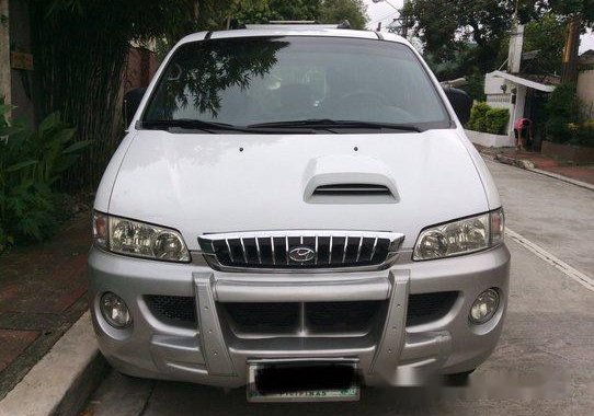 White Hyundai Starex 2002 for sale in Quezon City 