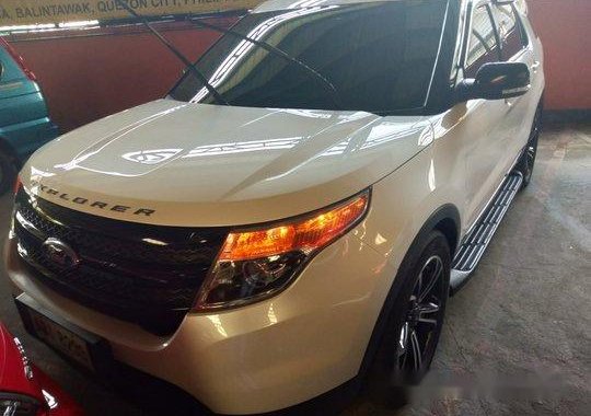 Selling White Ford Explorer 2015 in Quezon City 