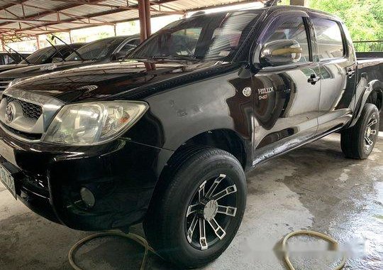 Black Toyota Hilux 2011 at 62000 km for sale 