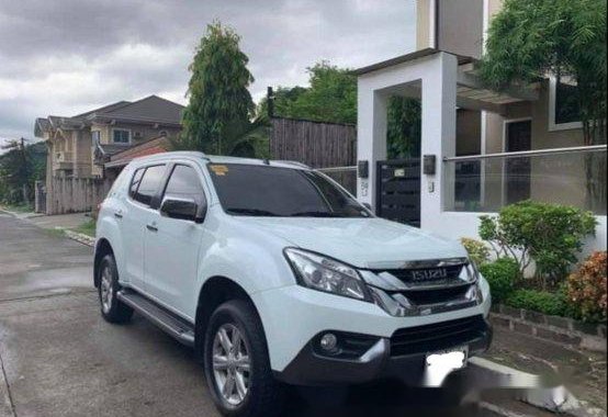 White Isuzu Mu-X 2015 Automatic Diesel for sale 