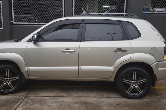 Silver 2009 Hyundai Tucson Automatic Diesel for sale 