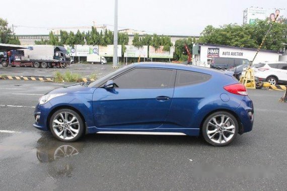 Selling Blue Hyundai Veloster 2016 Automatic Gasoline at 8740 km