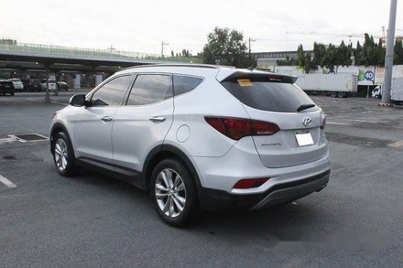 Selling Hyundai Santa Fe 2017 at 45703 km 