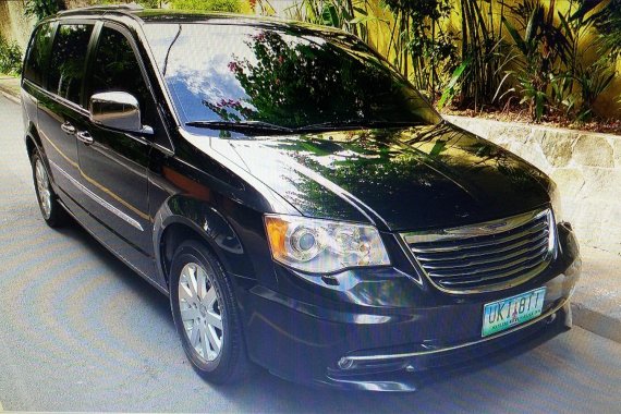 Sell Black 2012 Chrysler Town And Country at 28000 km 