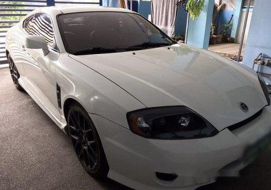 Selling White Hyundai Coupe 2006 Coupe at 100000 km