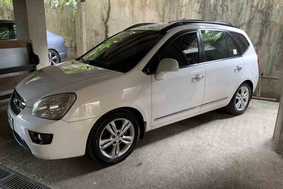 Selling White Kia Carens 2008 Automatic Diesel 