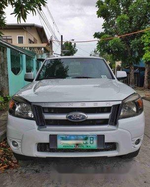 Selling White Ford Ranger 2011 at 60000 km 