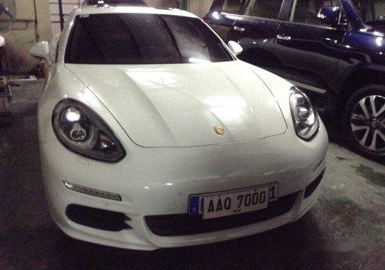 White Porsche Panamera 2014 at 11000 km for sale