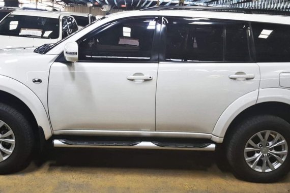 Sell White 2015 Mitsubishi Montero Sport Diesel Manual at 28000 km 