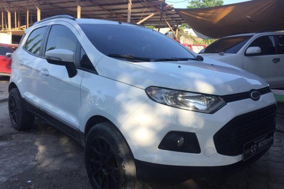 Selling White Ford Ecosport 2018 Manual at 10800 km 
