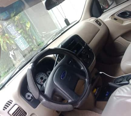 Selling 2nd Hand Ford Escape 2005 in Quezon City 