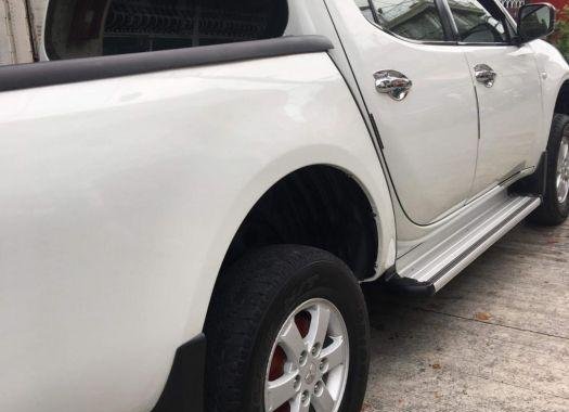 Selling 2nd Hand Mitsubishi Strada 2013 Automatic Diesel 